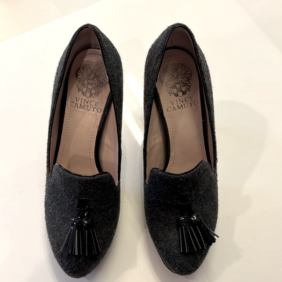 Vince Camuto Gray Flannel and Black Patent Leather Heeled Loafers Sz 6 EU 36 - Picture 4 of 7